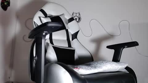 Snapshot of sebastian_025 chatting on 10.19.25 Sebastian online show from 10.19.25