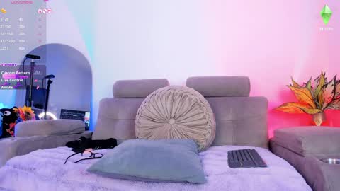     .  INDEPENDENT MODEL online show from 04.07.26