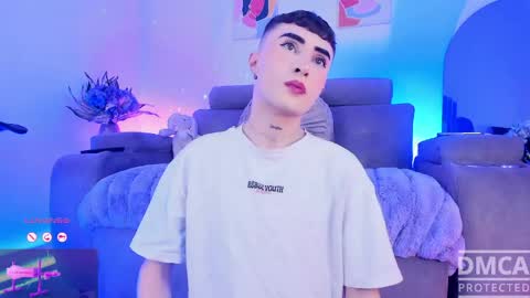     .  INDEPENDENT MODEL online show from 04.18.26