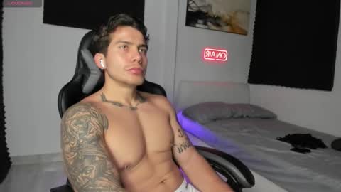 Snapshot of sebastianortizm chatting on 11.08.25 Lucian Sinclair online show from 11.08.25