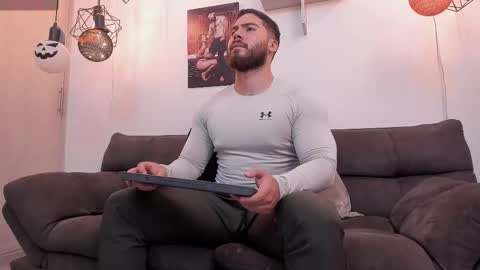 Snapshot of sebastianvilla__ chatting on 10.04.25 Instagram jeanpaulfit online show from 10.04.25