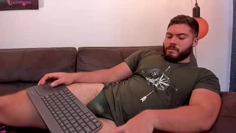 Snapshot of sebastianvilla__ chatting on 10.27.25 Instagram jeanpaulfit online show from 10.27.25