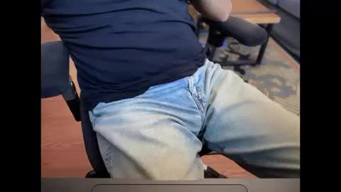 Snapshot of secret_neighbor_ chatting on 10.10.25 secret_neighbor_ online show from 10.10.25