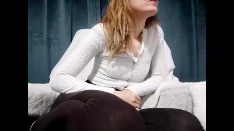 Anni online show from 10.19.25