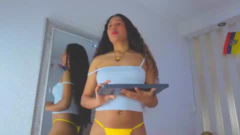 Snapshot of secretestrella chatting on 06.27.26 secretestrell online show from 06.27.26