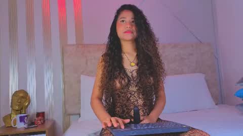 Snapshot of secretestrella chatting on 07.30.26 secretestrell online show from 07.30.26