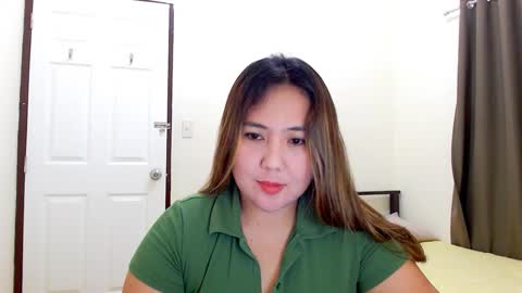 Snapshot of secretlover010101 chatting on 12.18.24 MILAN online show from 12.18.24