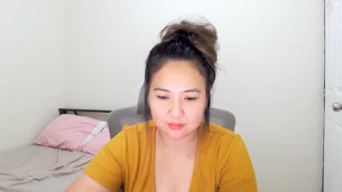 Snapshot of secretlover010101 chatting on 02.27.25 MILAN online show from 02.27.25