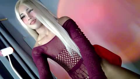 Snapshot of seduce_and_surrender chatting on 10.09.25 YU RI online show from 10.09.25