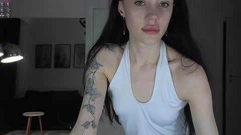 Snapshot of seduced_by_sara chatting on 10.09.25 Sara online show from 10.09.25