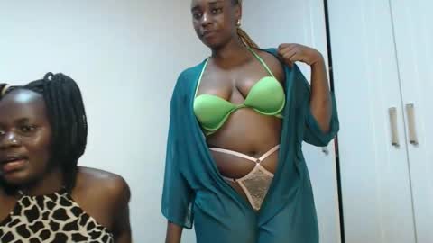 Snapshot of seductive_candie chatting on 10.18.25 Candie online show from 10.18.25