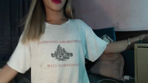 Snapshot of seductive_levie69 chatting on 03.25.26 seductive_levie69 online show from 03.25.26