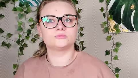 seductive_she_wolf online show from 10.18.25