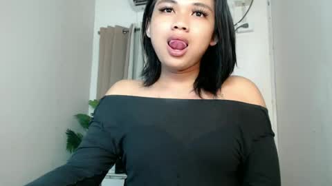 Snapshot of seductivedeluxe69 chatting on 06.25.26 Deluxe online show from 06.25.26