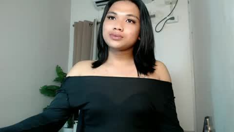 Snapshot of seductivedeluxe69 chatting on 07.23.26 Deluxe online show from 07.23.26