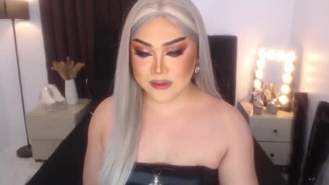 Snapshot of seductivelolalola chatting on 02.15.25 Natalie Mefford online show from 02.15.25