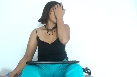 Snapshot of seductivespellvagina80 chatting on 02.28.26 Estefany online show from 02.28.26