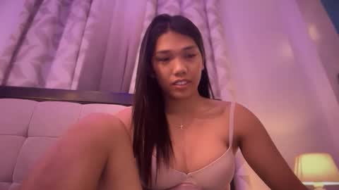 Snapshot of seductress_ph chatting on 10.14.25 sara online show from 10.14.25