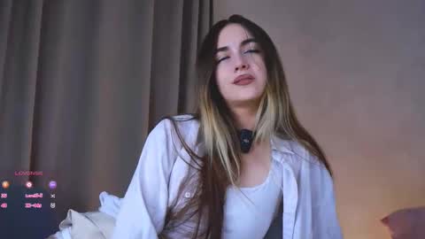 Snapshot of seeeyoubaby chatting on 10.05.25 Slavia online show from 10.05.25