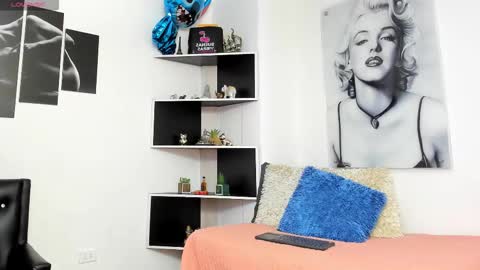 Snapshot of seelena_f chatting on 11.04.25 seelena_f online show from 11.04.25