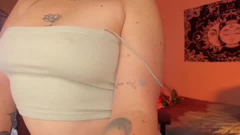 Snapshot of sejmet_5 chatting on 12.24.24 Yeyis online show from 12.24.24