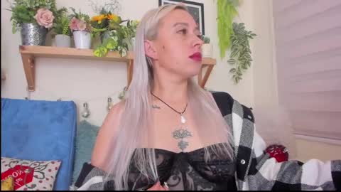 Snapshot of sejmet_5 chatting on 12.31.24 Yeyis online show from 12.31.24