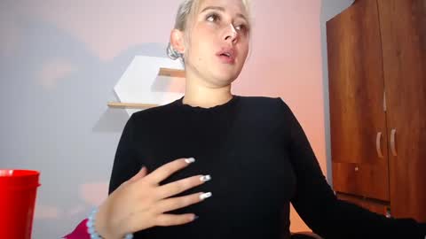 Snapshot of sejmet_5 chatting on 01.09.25 Yeyis online show from 01.09.25