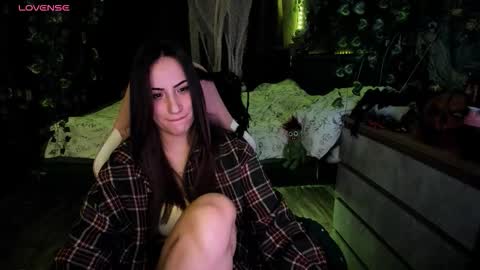 Snapshot of selby_paine chatting on 10.27.25 Selby online show from 10.27.25