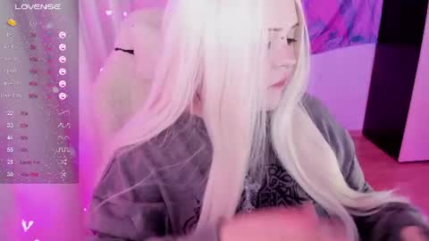 Snapshot of selena___cute chatting on 06.18.26 Selena online show from 06.18.26