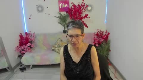 Snapshot of selena_ferreira chatting on 09.18.25 Selena online show from 09.18.25