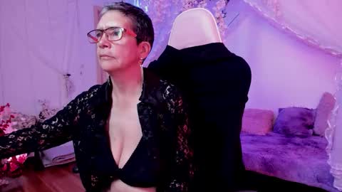 Snapshot of selena_ferreira chatting on 11.11.25 Selena online show from 11.11.25