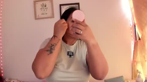 Snapshot of selena_jhonson1 chatting on 10.27.25 Karen online show from 10.27.25