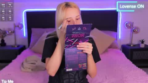 Snapshot of selena_lily chatting on 09.19.25 Selena Lily online show from 09.19.25