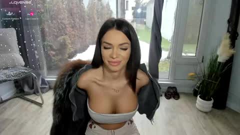 Selena online show from 02.28.25