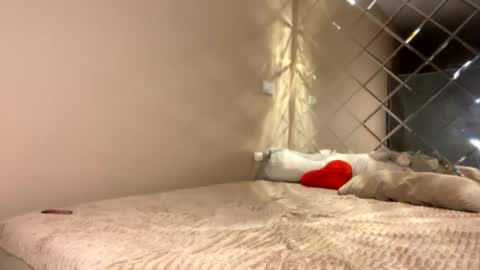 Snapshot of selena_shawty chatting on 09.09.25 H i My names is Selena Welcome to my room Please thumbs up - its important online show from 09.09.25