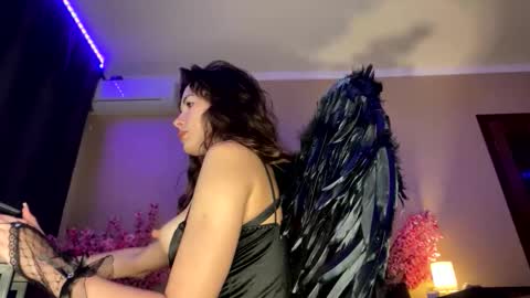 Snapshot of selena_shawty chatting on 10.31.25 H i My names is Selena Welcome to my room Please thumbs up - its important online show from 10.31.25