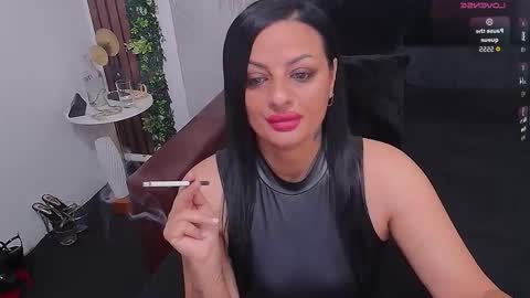 Snapshot of selena_vixen chatting on 11.08.25 Selene online show from 11.08.25