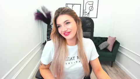 selenaemoore online show from 09.28.25