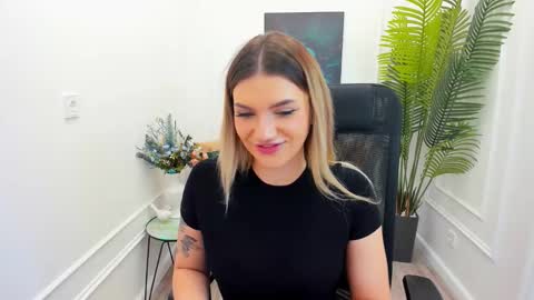 selenaemoore online show from 10.05.25