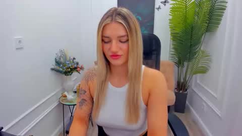 selenaemoore online show from 11.21.25