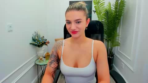selenaemoore online show from 11.25.25