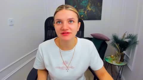 selenaemoore online show from 05.07.26
