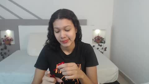 Snapshot of selenafox6 chatting on 02.19.25 selenafox6 online show from 02.19.25