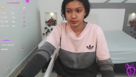 Snapshot of selenafox6 chatting on 02.25.25 selenafox6 online show from 02.25.25