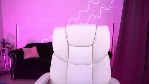 Snapshot of selenairis chatting on 11.04.25 selenairis online show from 11.04.25