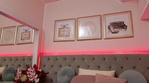 Snapshot of selenajoy_ chatting on 11.16.25 selenajoy_ online show from 11.16.25