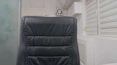 Snapshot of selenajoy_ chatting on 11.18.25 selenajoy_ online show from 11.18.25