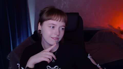 Snapshot of selenalily chatting on 06.01.26 Lilith online show from 06.01.26