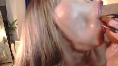 Snapshot of selenarossi chatting on 11.10.25 SelenaRossi online show from 11.10.25