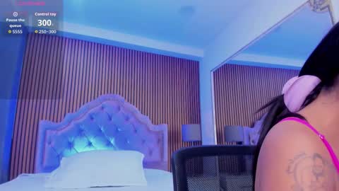 Snapshot of selenastonne chatting on 10.28.25 selenastonne online show from 10.28.25